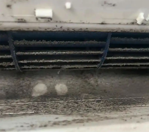 黄岛空调吹的风有股烧焦味是怎么回事